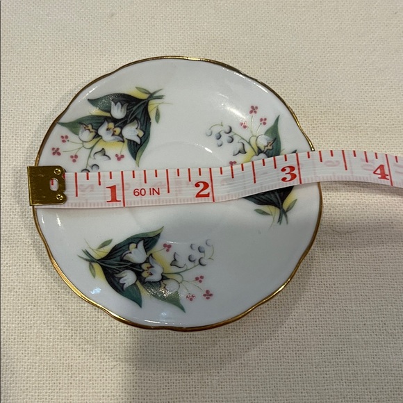 Golden Crown Fine China Tea Cup & Saucer Set - Picture 6 of 16